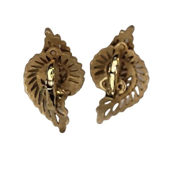 Vintage Crown Trifari Textured Gold Tone Leaf Fern Clip Earrings Set Retro Rare - Picture 2 of 4